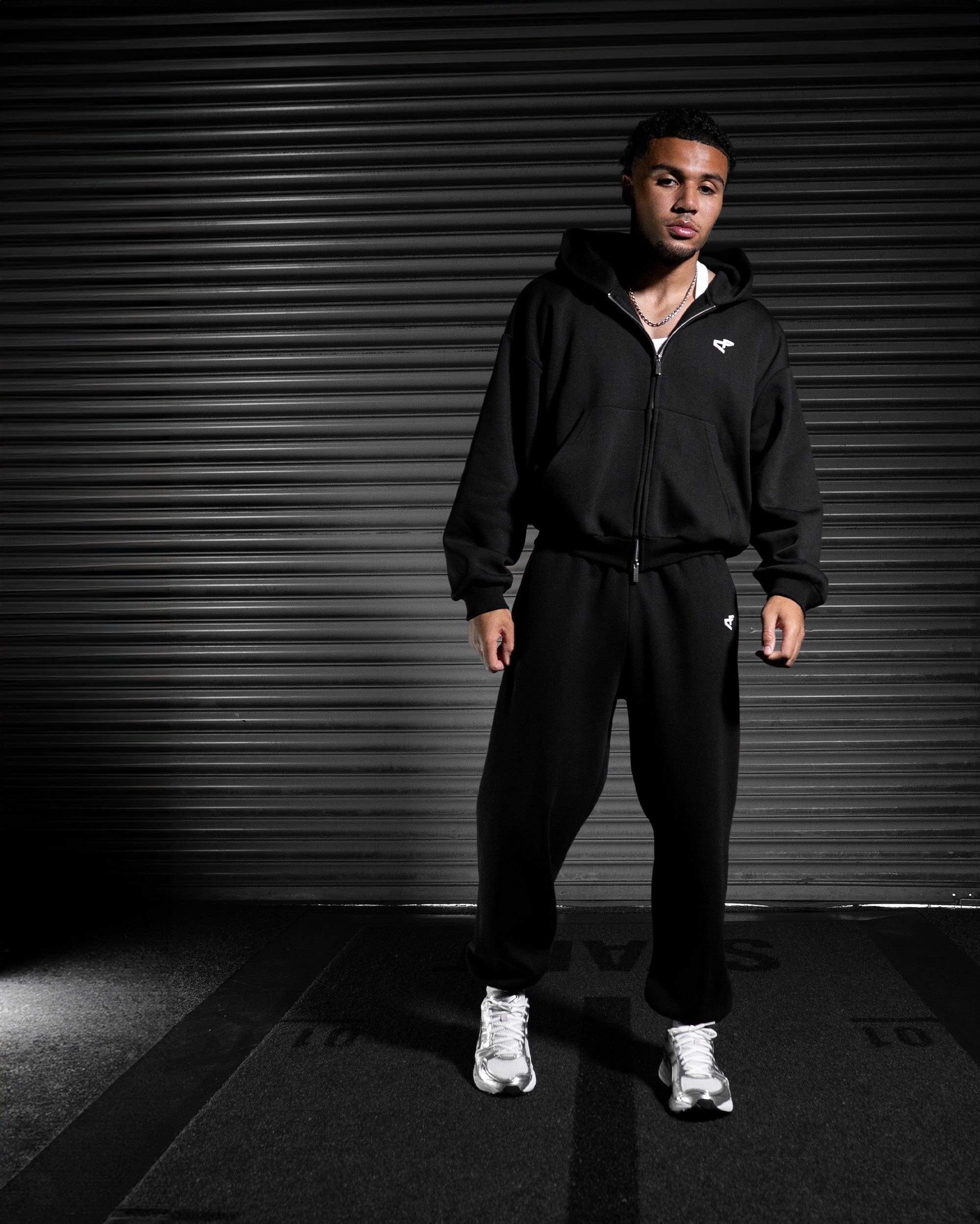 Daily Logo Cuffed Jogger - Obsidian Black