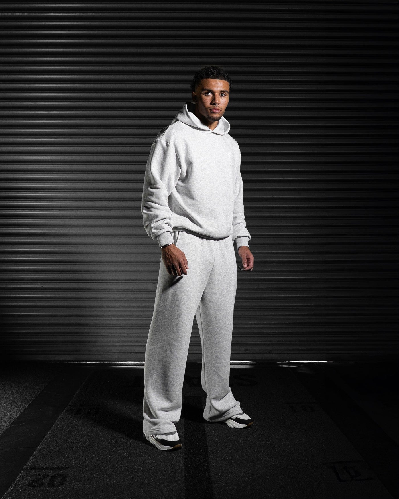 Daily Logo Wide Jogger - Salt & Pepper