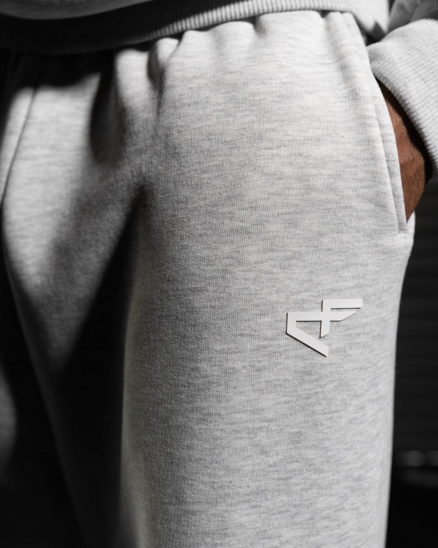 Daily Logo Wide Jogger - Salt & Pepper